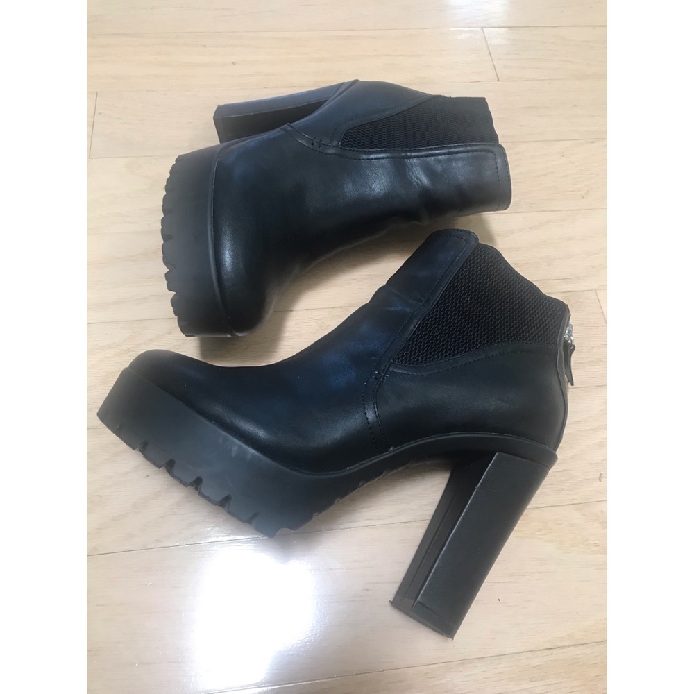 Cathy Jean Black Heeled Ankle Boots